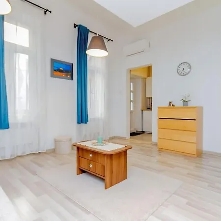 Cozy Nest By The Andrassy Avenue
