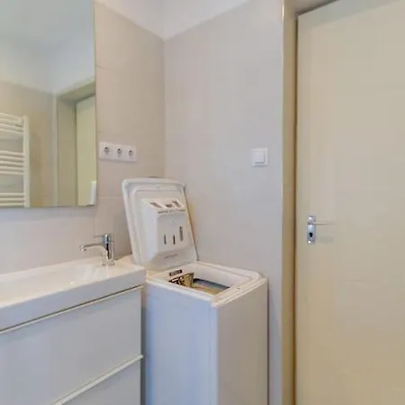 Cozy Nest By The Andrassy Avenue Apartment