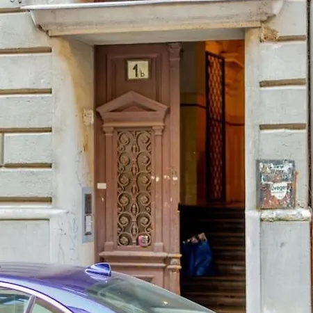 Cozy Nest By The Andrassy Avenue Apartment