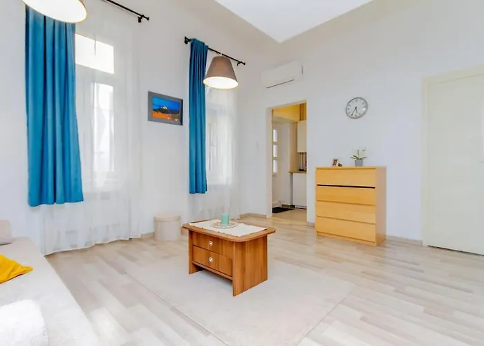 Cozy Nest By The Andrassy Avenue