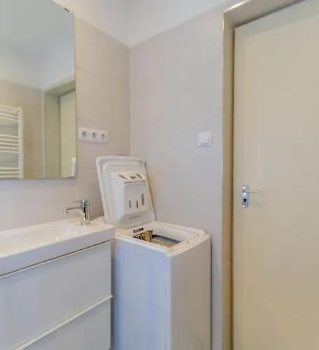 Cozy Nest By The Andrassy Avenue Apartment