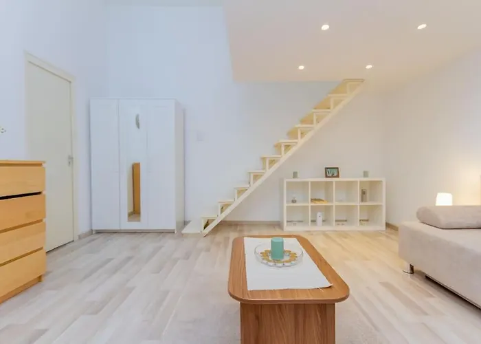 Cozy Nest By The Andrassy Avenue